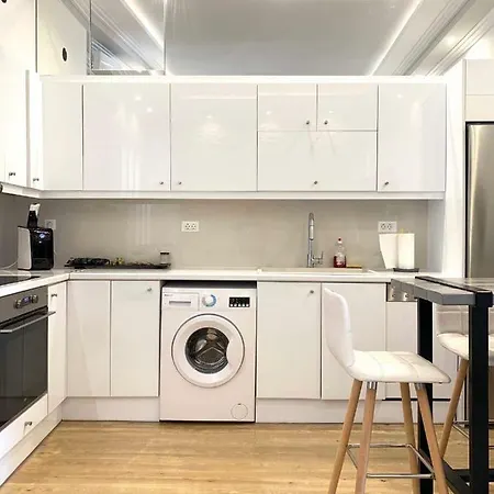 Luxury In The Heart Of Apartment